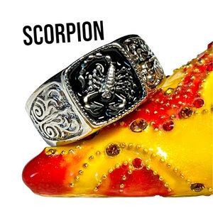 🖤💍Mens two tone/rhinestone Scorpio ring new never worn